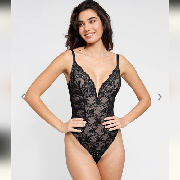 Popilush Other - Popilush Shapewear Lace Deep V-neck Hourglass Bodysuit NWT 3X